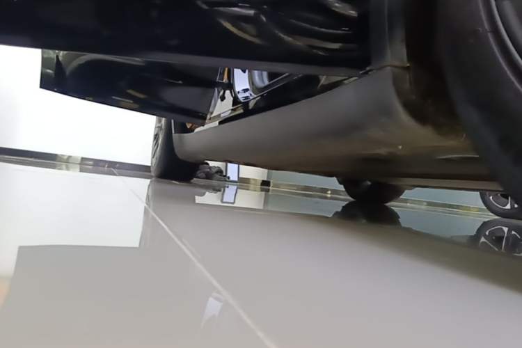 Used Tesla Model Y 2022 Rear-Wheel-Drive Version Right Side Sill