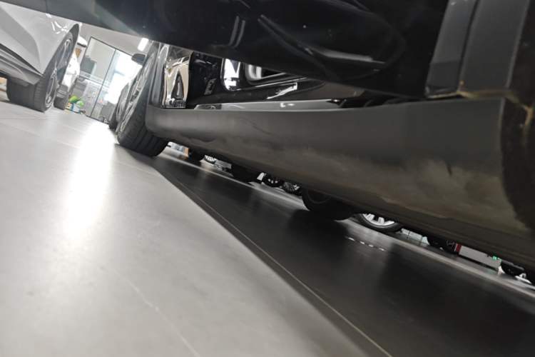 Used Tesla Model Y 2022 Rear-Wheel-Drive Version Right Side Sill