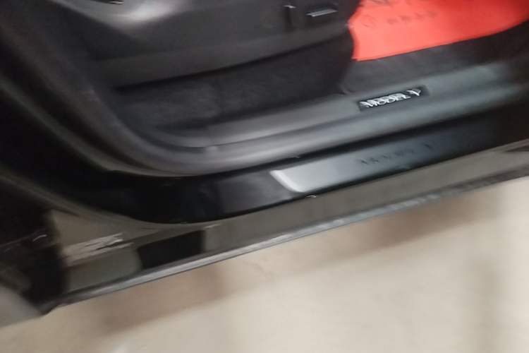 Used Tesla Model Y 2022 Revised Version Rear-Wheel Drive Right Side Sill
