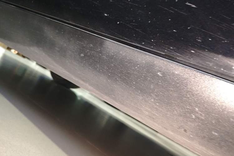 Used Tesla Model Y 2022 Long-Range All-Wheel-Drive Version Right Side Sill