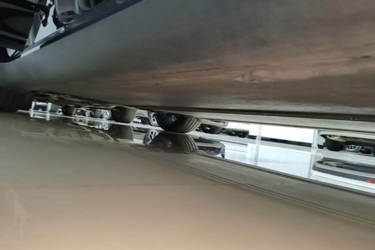 Used Tesla Model Y 2022 Rear-Wheel-Drive Version Right Side Sill