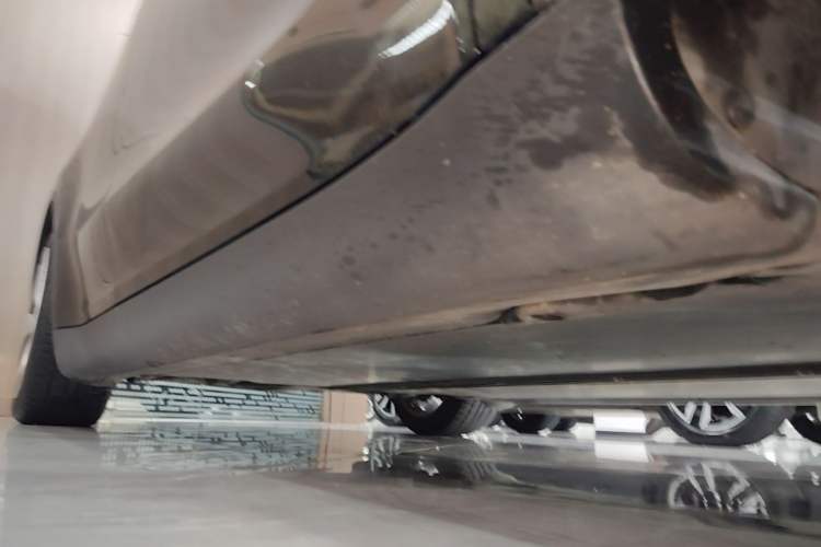 Used Tesla Model Y 2022 Rear-Wheel-Drive Version Right Side Sill
