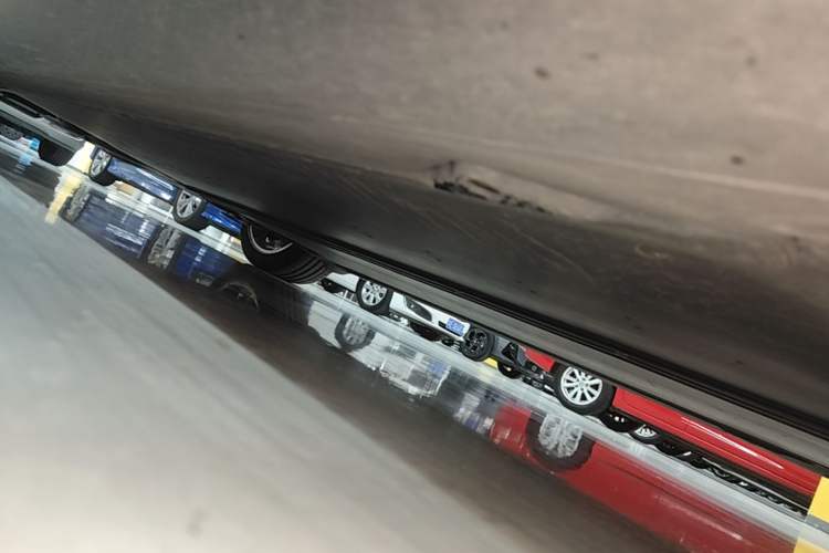 Used Tesla Model Y 2022 Revised Version Rear-Wheel Drive Right Side Sill