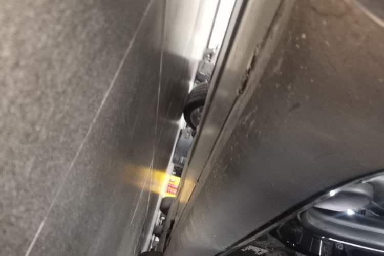 Used Tesla Model Y 2022 Rear-Wheel-Drive Version Right Side Sill