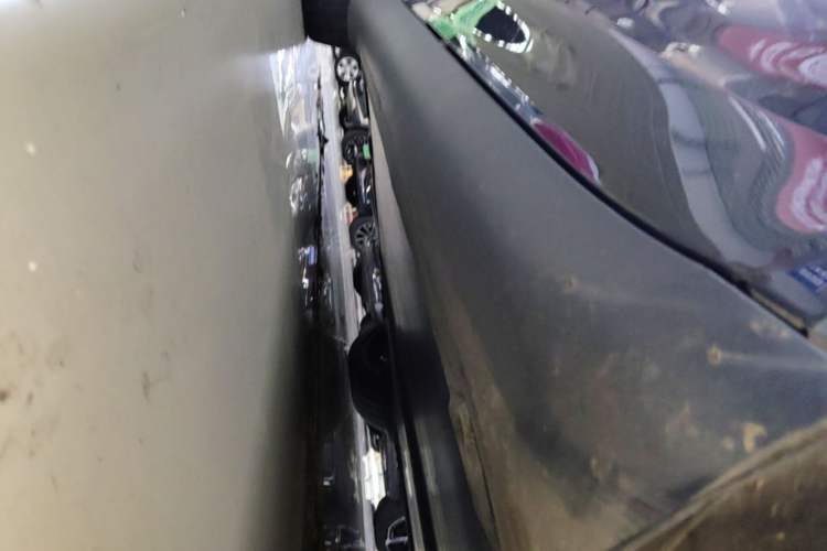 Used Tesla Model Y 2022 Revised Version Long-Range All-Wheel Drive Right Side Sill