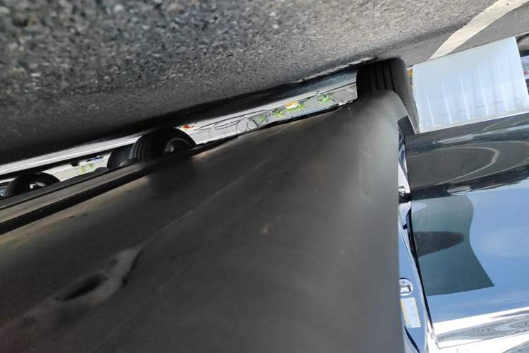 Used Tesla Model Y 2022 Revised Version Rear-Wheel Drive Right Side Sill