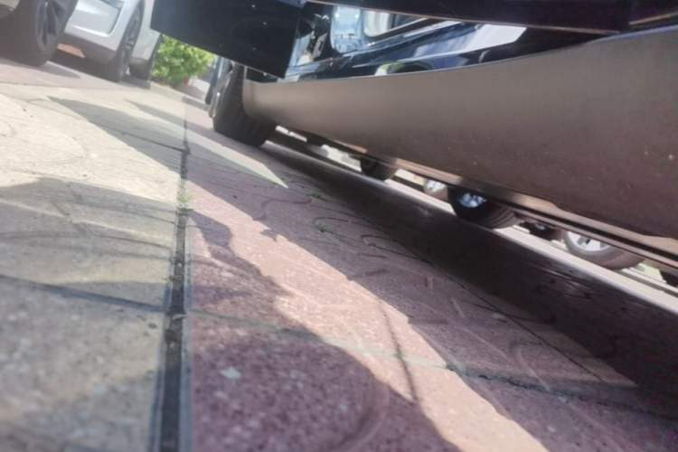Used Tesla Model Y 2022 Performance High-Performance All-Wheel-Drive Version Right Side Sill