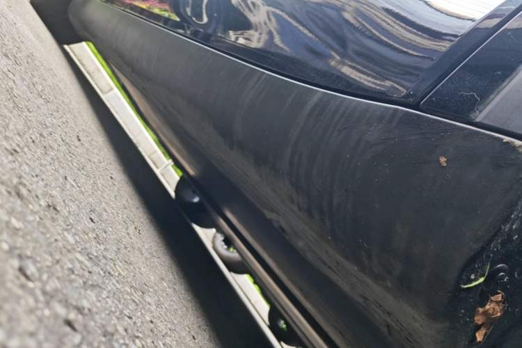 Used Tesla Model Y 2022 Performance High-Performance All-Wheel-Drive Version Right Side Sill