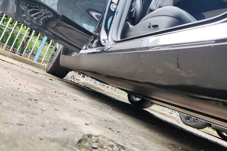 Used Tesla Model Y 2022 Rear-Wheel-Drive Version Right Side Sill