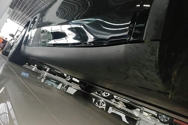 Used Tesla Model Y 2022 Revised Version Rear-Wheel Drive Right Side Sill