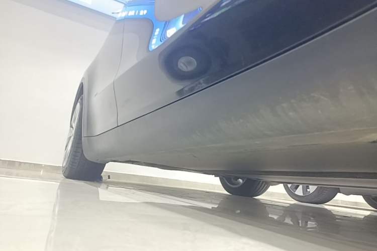 Used Tesla Model Y 2022 Rear-Wheel-Drive Version Right Side Sill