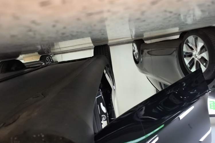 Used Tesla Model Y 2022 Rear-Wheel-Drive Version Right Side Sill