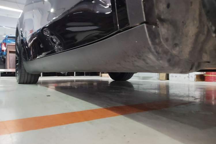 Used Tesla Model Y 2022 Rear-Wheel-Drive Version Right Side Sill