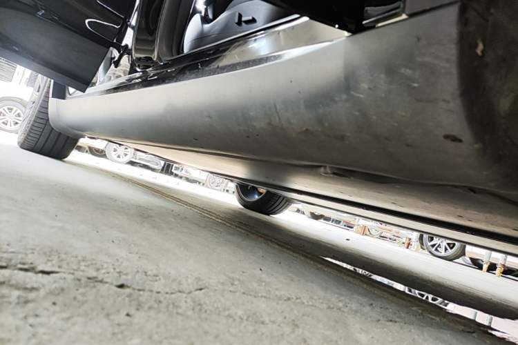 Used Tesla Model Y 2022 Revised Version Long-Range All-Wheel Drive Right Side Sill