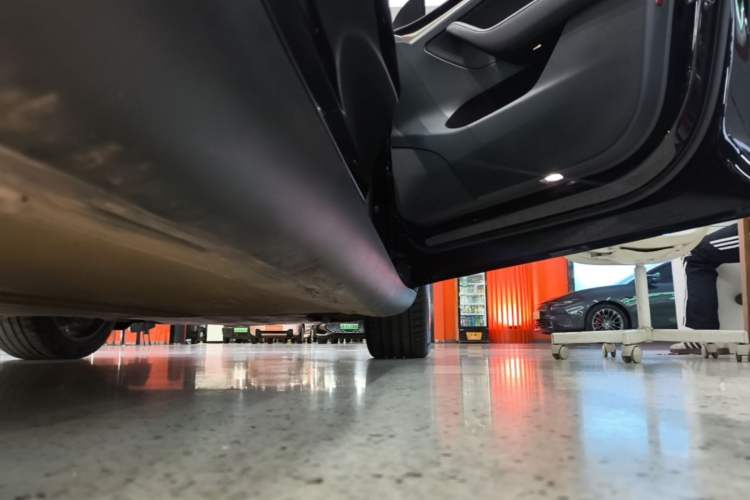 Used Tesla Model Y 2022 Rear-Wheel-Drive Version Right Side Sill