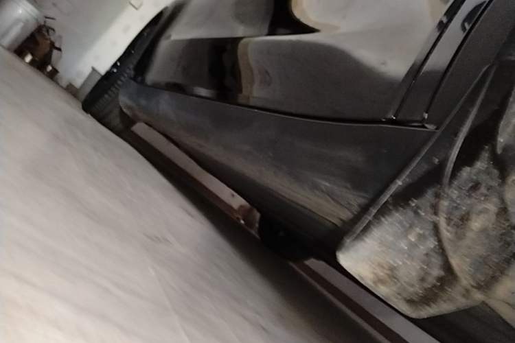 Used Tesla Model Y 2022 Rear-Wheel-Drive Version Right Side Sill