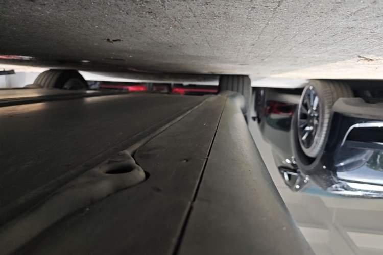 Used Tesla Model Y 2022 Rear-Wheel-Drive Version Right Side Sill