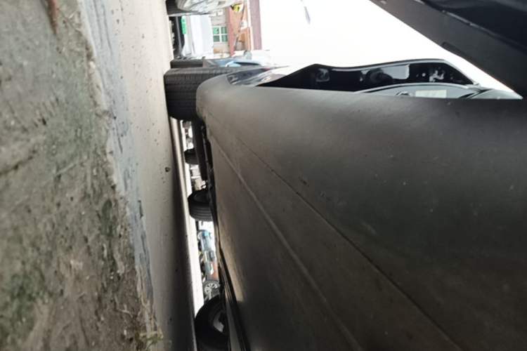 Used Tesla Model Y 2022 Rear-Wheel-Drive Version Right Side Sill