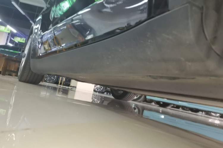 Used Tesla Model Y 2022 Revised Version Long-Range All-Wheel Drive Right Side Sill