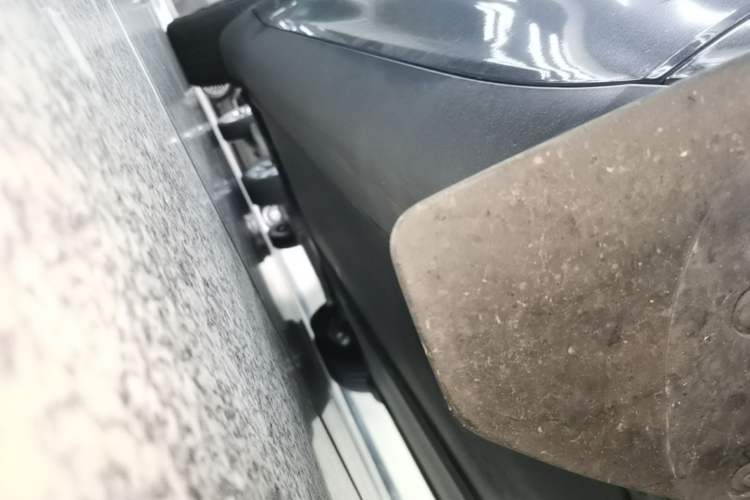 Used Tesla Model Y 2022 Rear-Wheel-Drive Version Right Side Sill