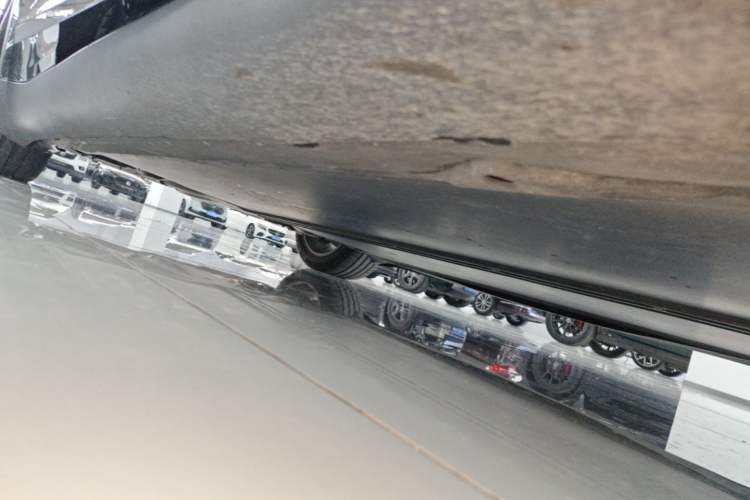 Used Tesla Model Y 2022 Rear-Wheel-Drive Version Right Side Sill