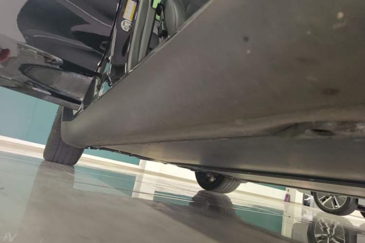 Used Tesla Model Y 2022 Revised Version Long-Range All-Wheel Drive Right Side Sill