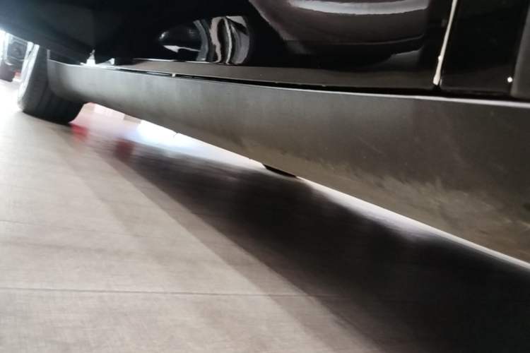 Used Tesla Model Y 2022 Rear-Wheel-Drive Version Right Side Sill