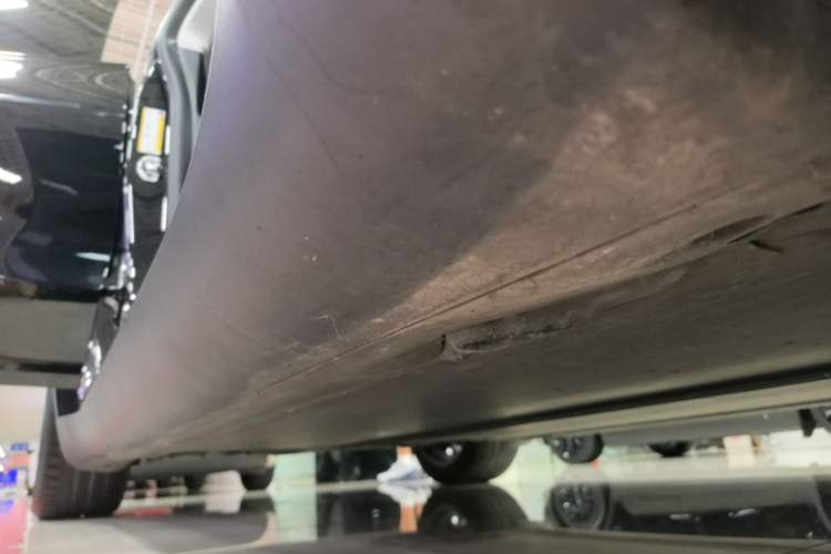 Used Tesla Model Y 2022 Rear-Wheel-Drive Version Right Side Sill