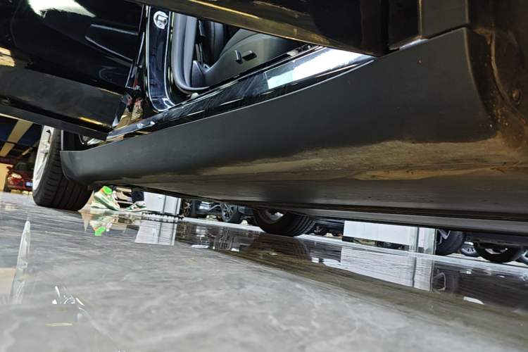 Used Tesla Model Y 2022 Revised Version Rear-Wheel Drive Right Side Sill
