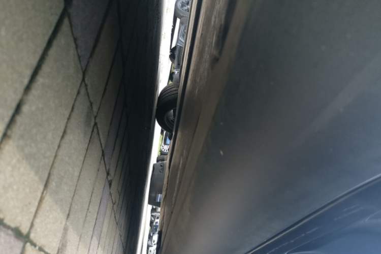 Used Tesla Model Y 2022 Rear-Wheel-Drive Version Right Side Sill