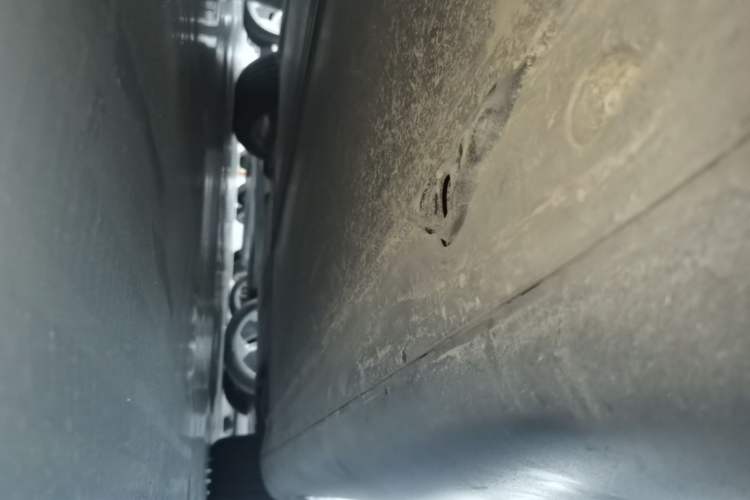 Used Tesla Model Y 2022 Rear-Wheel-Drive Version Right Side Sill