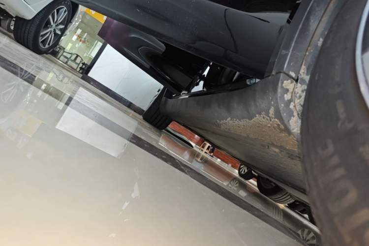 Used Tesla Model Y 2022 Revised Version Rear-Wheel Drive Right Side Sill