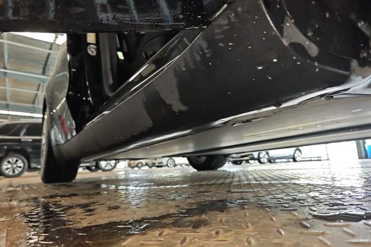 Used Tesla Model Y 2022 Rear-Wheel-Drive Version Right Side Sill