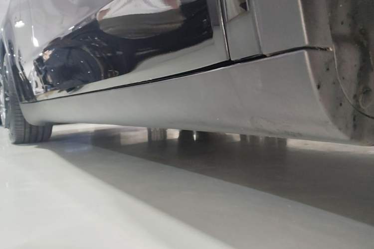 Used Tesla Model Y 2022 Rear-Wheel-Drive Version Right Side Sill