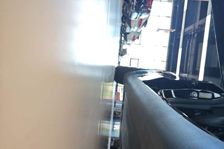 Used Tesla Model Y 2022 Performance High-Performance All-Wheel-Drive Version Right Side Sill