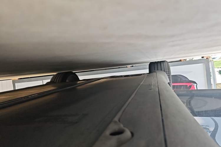 Used Tesla Model Y 2022 Performance High-Performance All-Wheel-Drive Version Right Side Sill