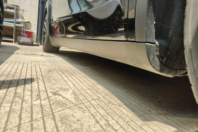 Used Tesla Model Y 2022 Rear-Wheel-Drive Version Right Side Sill