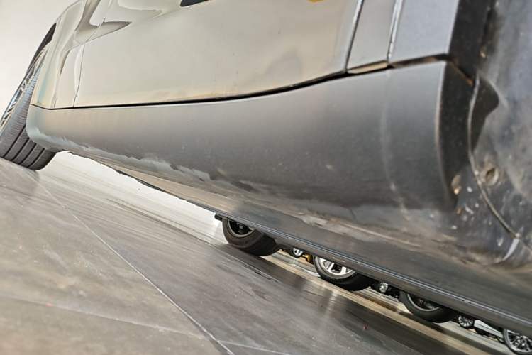 Used Tesla Model Y 2022 Revised Version Rear-Wheel Drive Right Side Sill