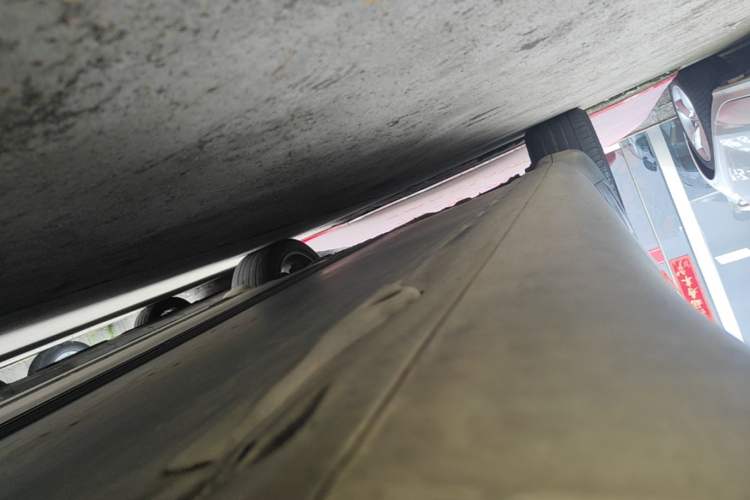 Used Tesla Model Y 2022 Long-Range All-Wheel-Drive Version Right Side Sill