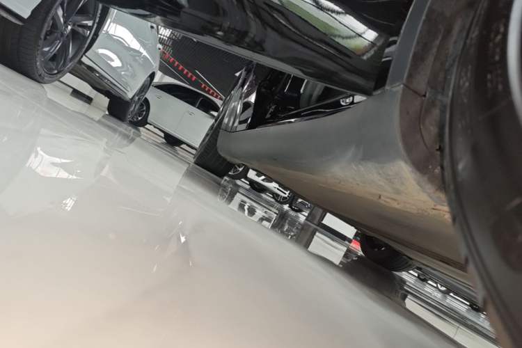 Used Tesla Model Y 2022 Rear-Wheel-Drive Version Right Side Sill