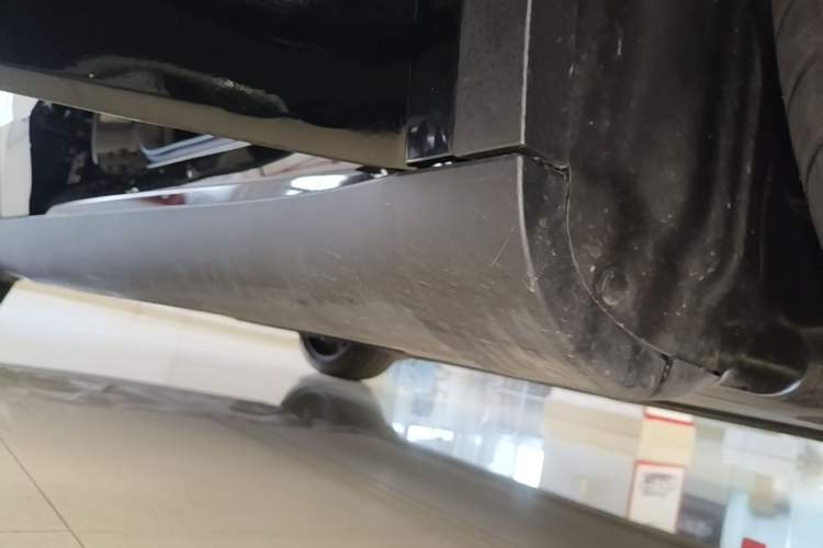Used Tesla Model Y 2022 Rear-Wheel-Drive Version Right Side Sill