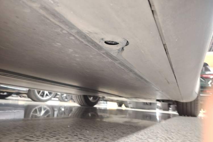 Used Tesla Model Y 2022 Revised Version Long-Range All-Wheel Drive Right Side Sill