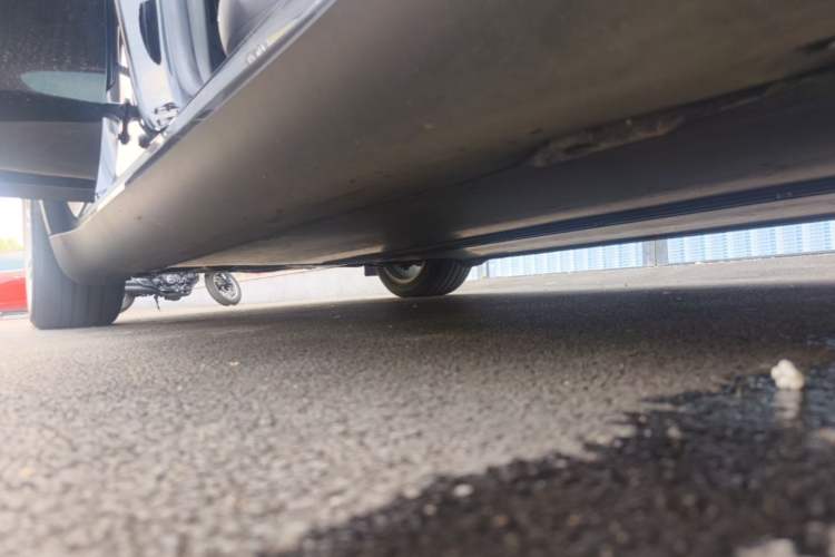 Used Tesla Model Y 2022 Rear-Wheel-Drive Version Right Side Sill