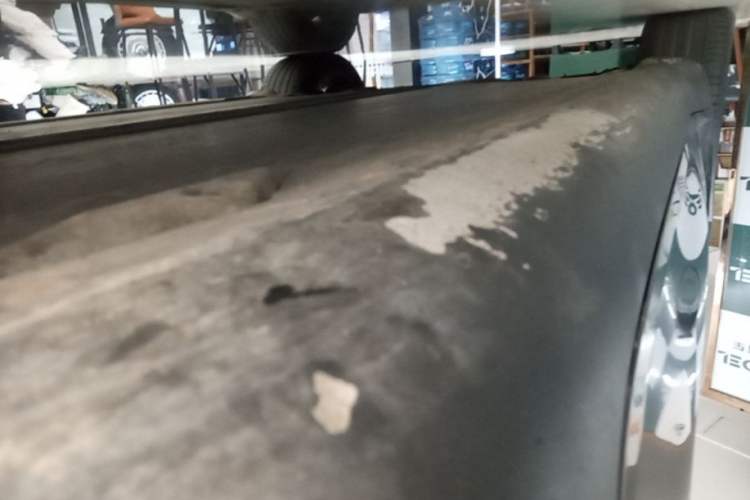 Used Tesla Model Y 2022 Long-Range All-Wheel-Drive Version Right Side Sill