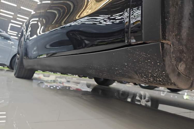 Used Tesla Model Y 2022 Rear-Wheel-Drive Version Right Side Sill