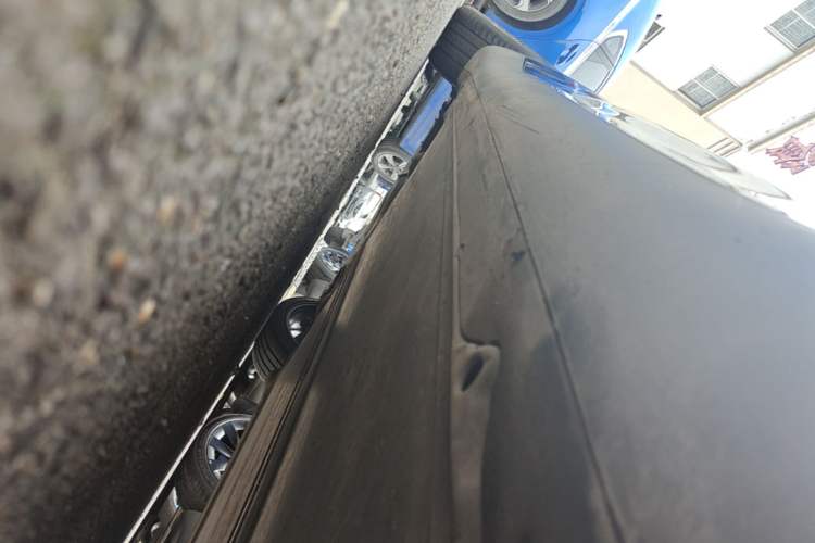 Used Tesla Model Y 2022 Revised Version Long-Range All-Wheel Drive Right Side Sill