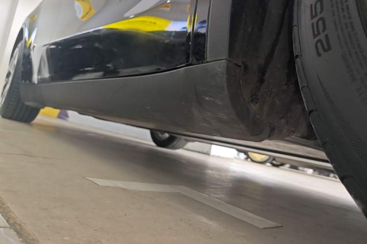 Used Tesla Model Y 2022 Rear-Wheel-Drive Version Right Side Sill