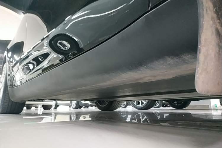 Used Tesla Model Y 2022 Revised Version Long-Range All-Wheel Drive Right Side Sill