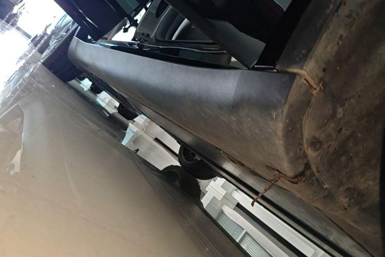 Used Tesla Model Y 2022 Revised Version Long-Range All-Wheel Drive Right Side Sill
