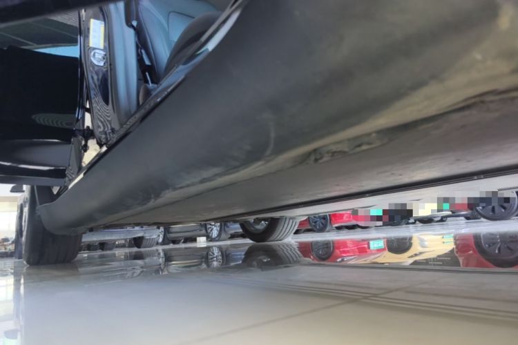 Used Tesla Model Y 2022 Long-Range All-Wheel-Drive Version Right Side Sill